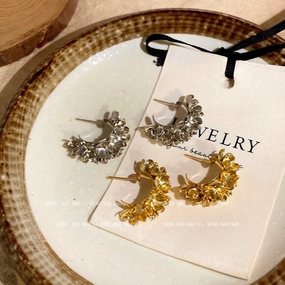 Vintage Metal C Hoop Flower Earrings - Picture 3 of 5